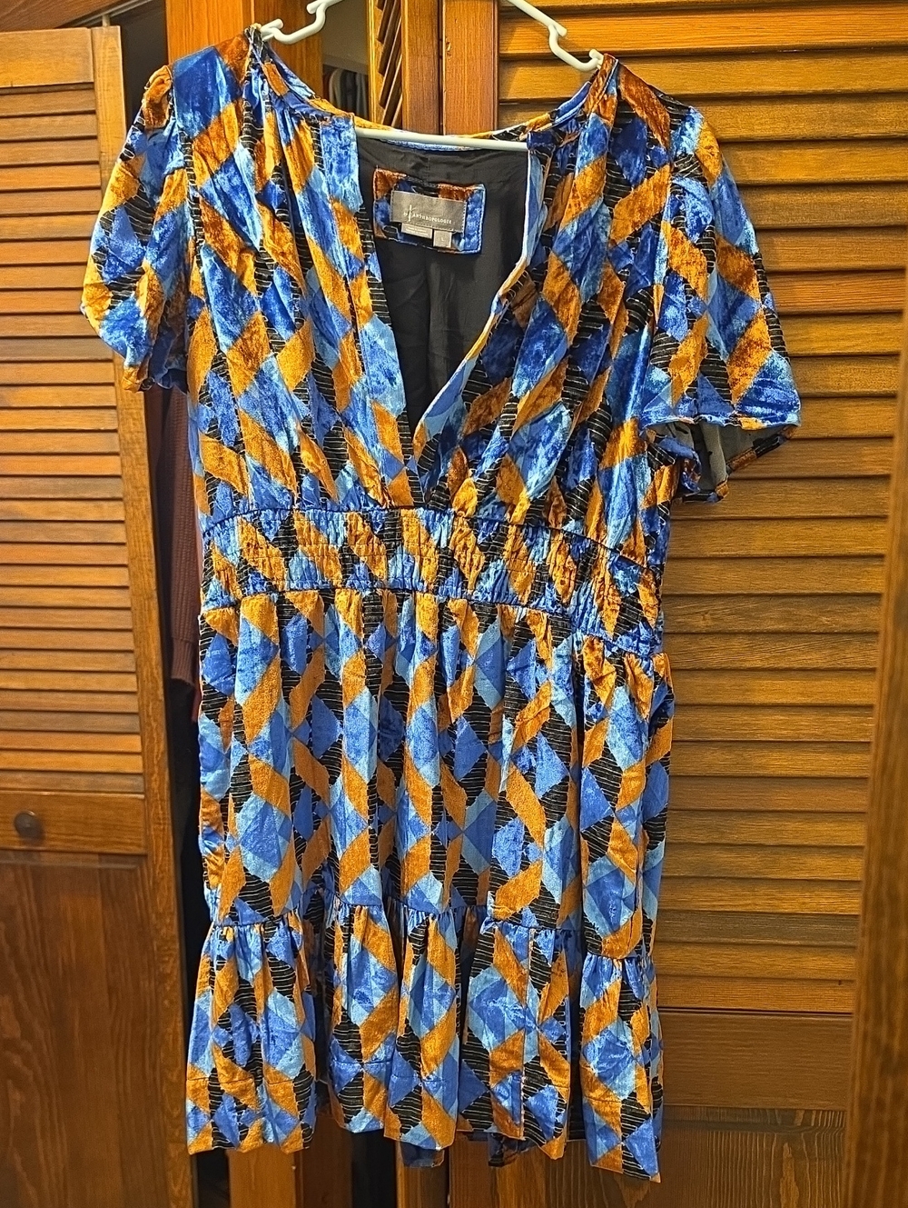 Anthropologie Geometric V-nexk